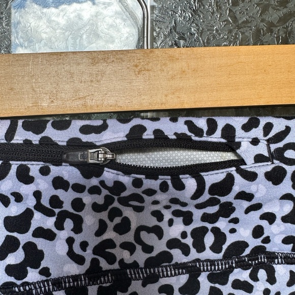 Nike Black and White Leopard Print Leggings - Picture 5 of 7